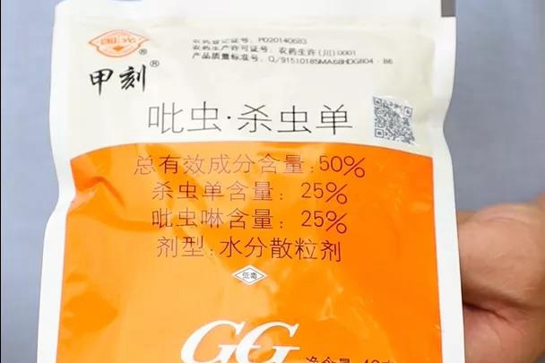 月季換盆后的舊土不要扔，這樣處理還能用！